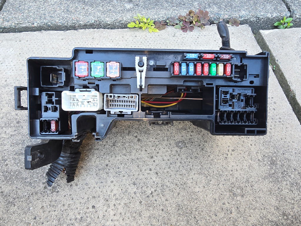 Peugeot 107 2010 Engine Fuse Box