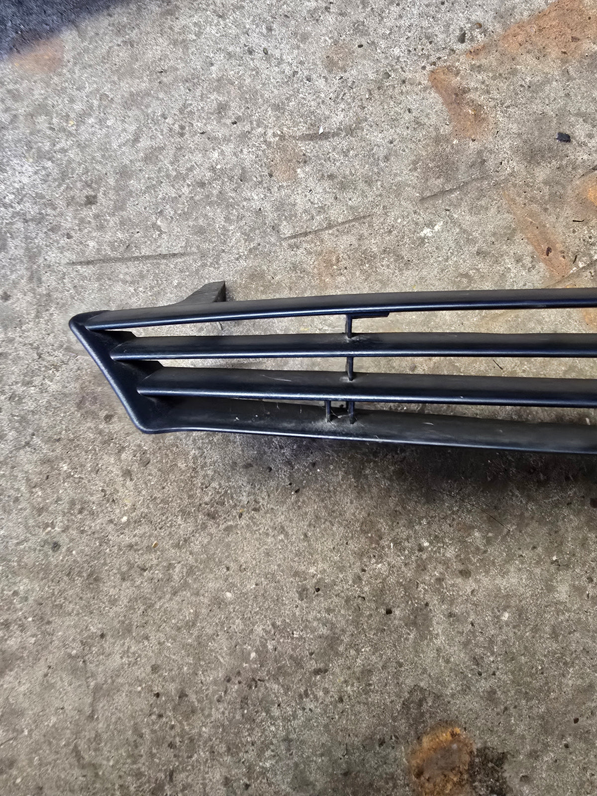 Ford Focus Mk1 98-01 Front Upper Grille