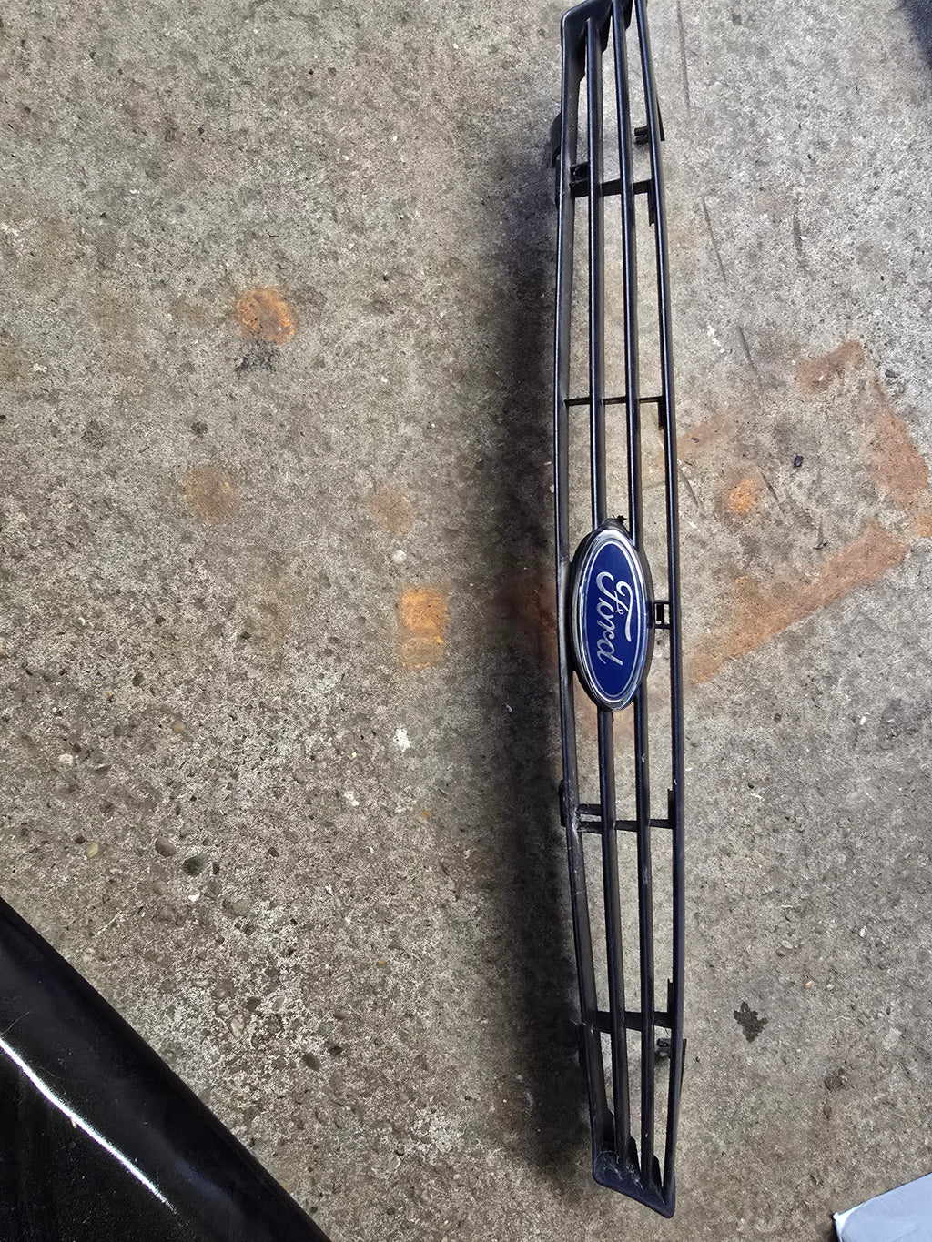 Ford Focus Mk1 98-01 Front Upper Grille