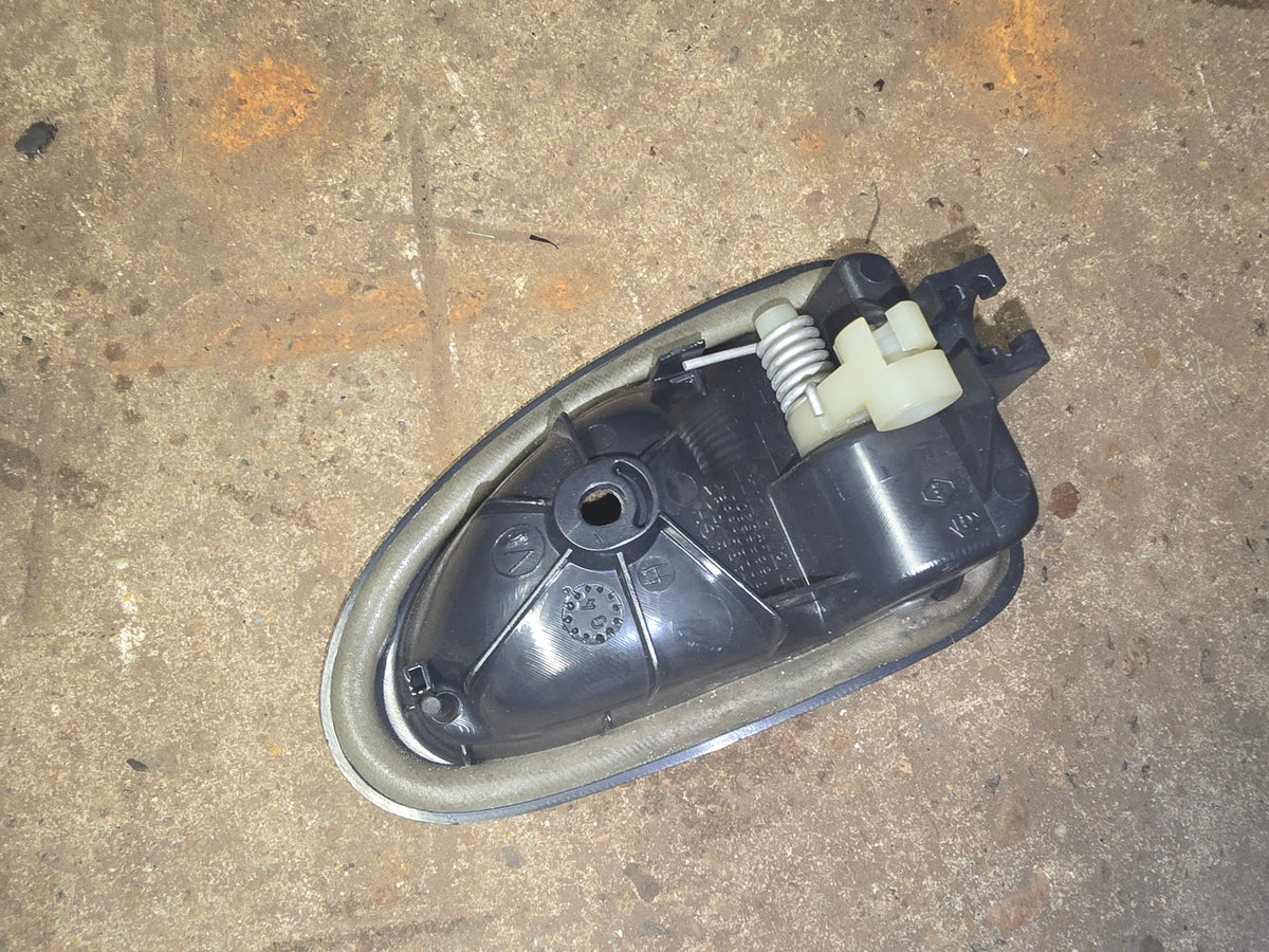 Renault Clio 2006 1.2 Mk2 Passenger Inner Door Handle