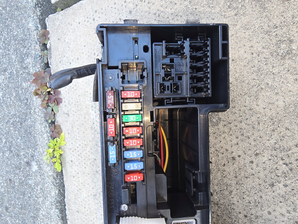 Peugeot 107 2010 Engine Fuse Box