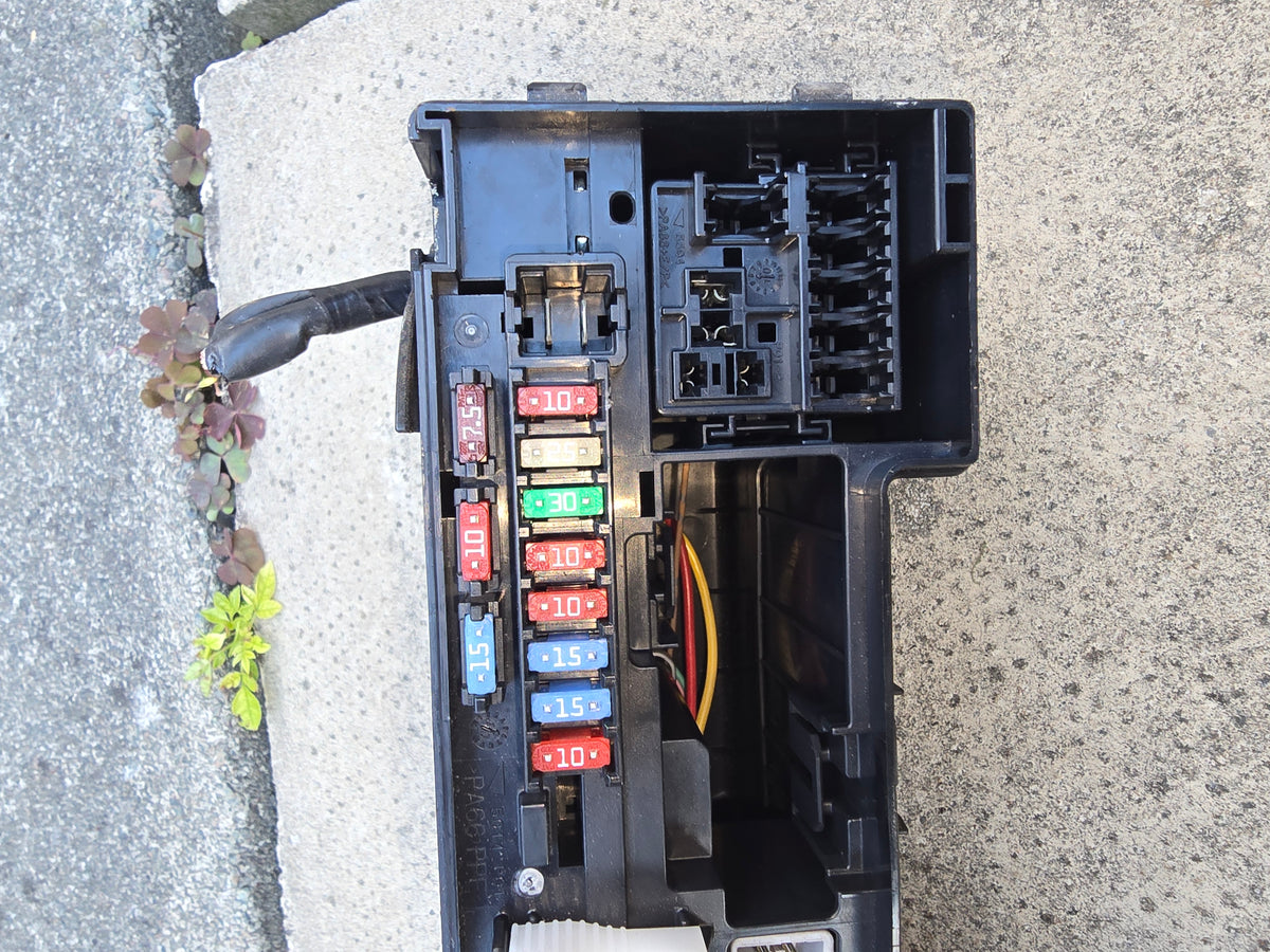 Peugeot 107 2010 Engine Fuse Box