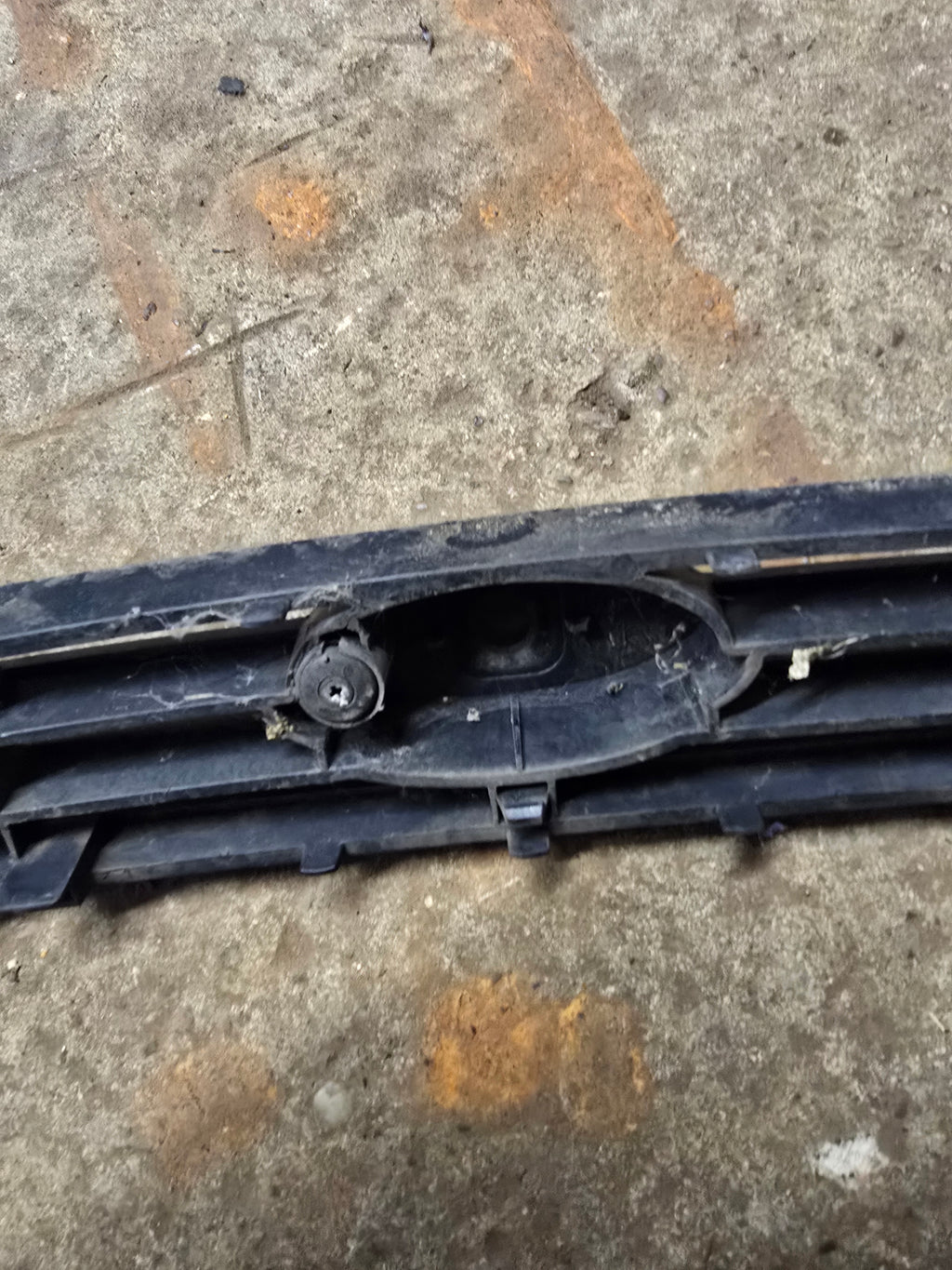 Ford Focus Mk1 98-01 Front Upper Grille