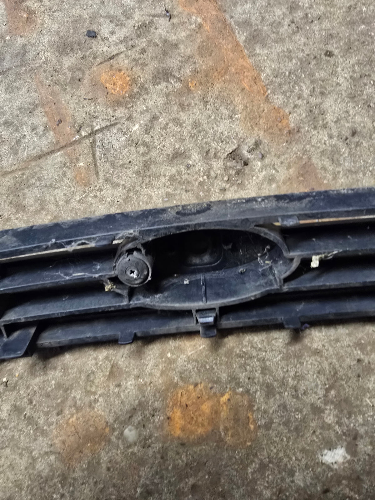 Ford Focus Mk1 98-01 Front Upper Grille