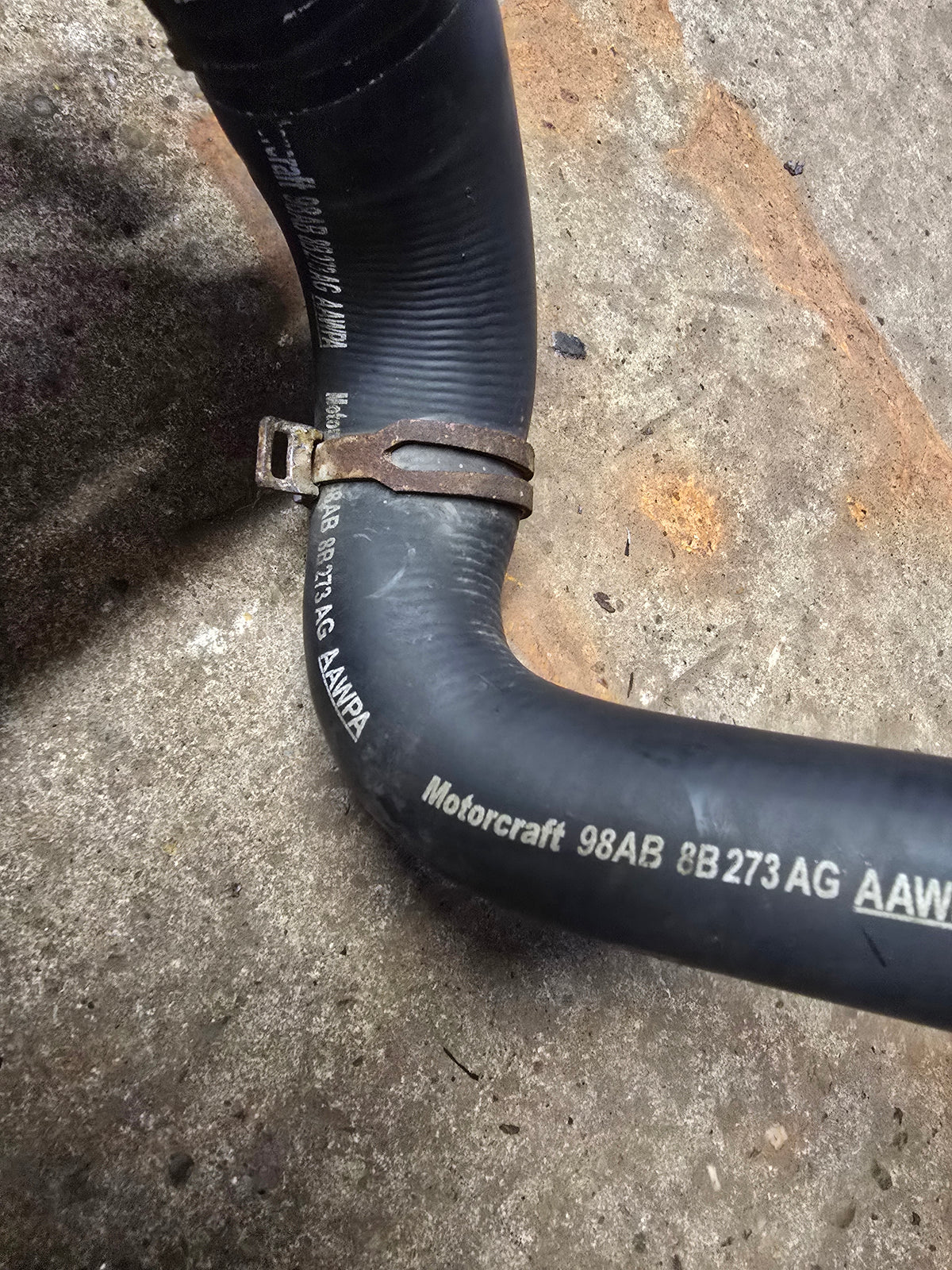 FORD FOCUS MK1 (98-04) RADIATOR LOWER HOSE PIPE E 1.4 1.6 PETROL 98AB8B273AG