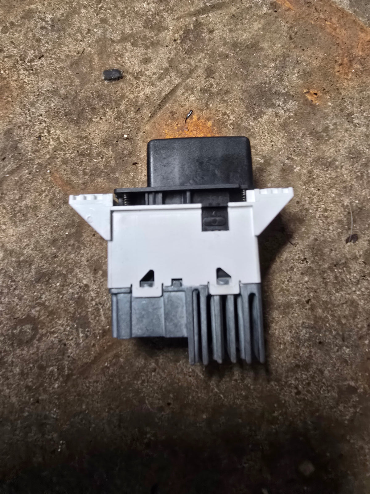 Ford Focus Mk1 Genuine Hazard Switch