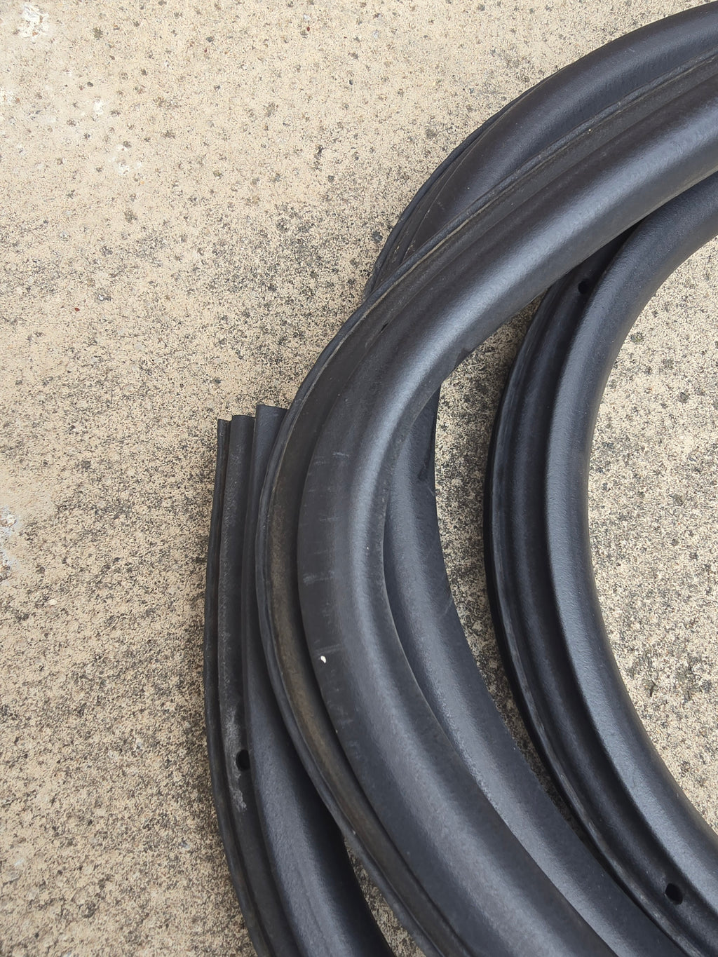 Ford Focus 98-04 Drivers Front Rubber Door Seal