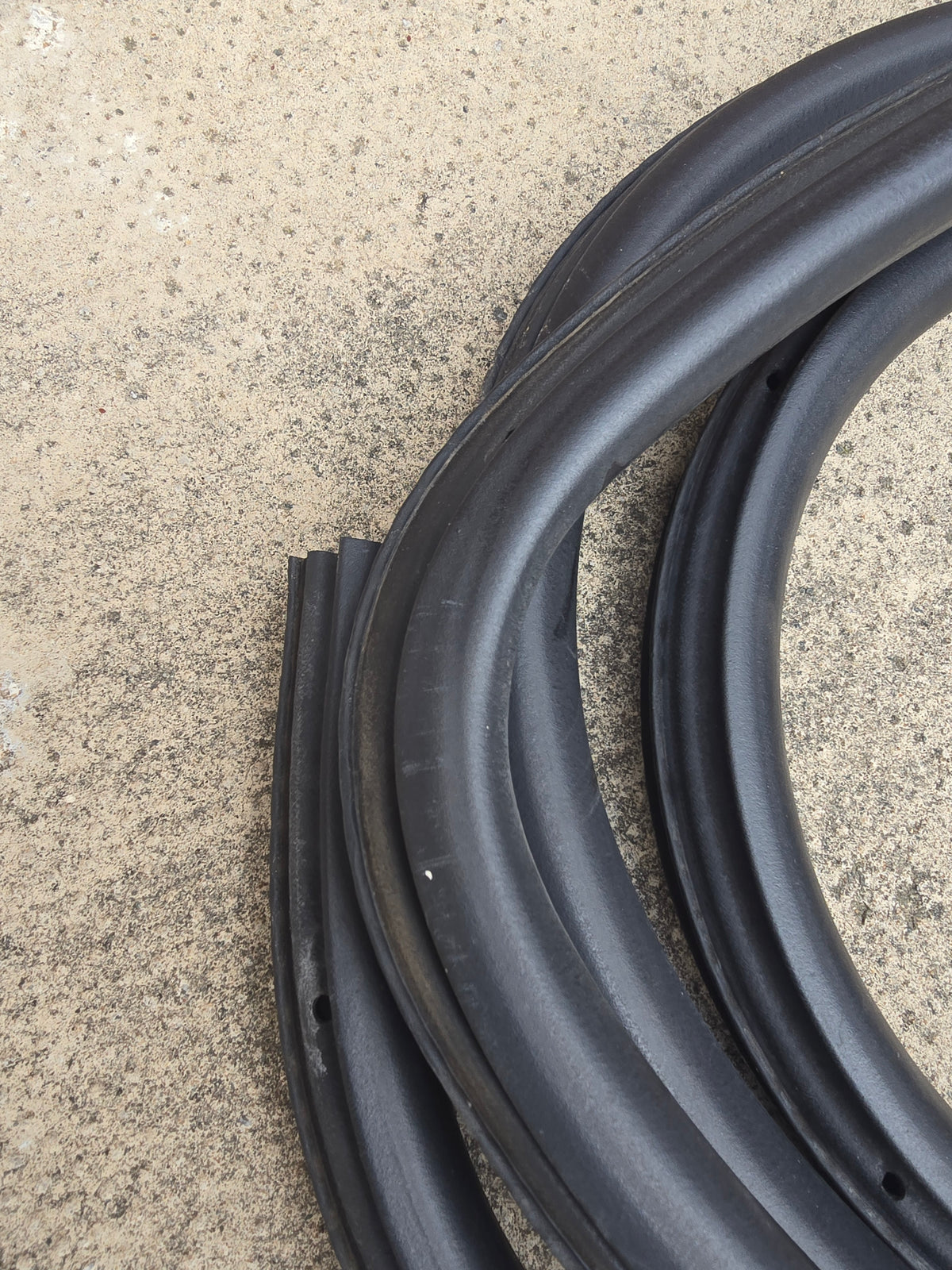 Ford Focus 98-04 Drivers Front Rubber Door Seal