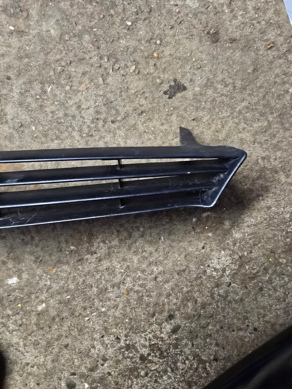 Ford Focus Mk1 98-01 Front Upper Grille
