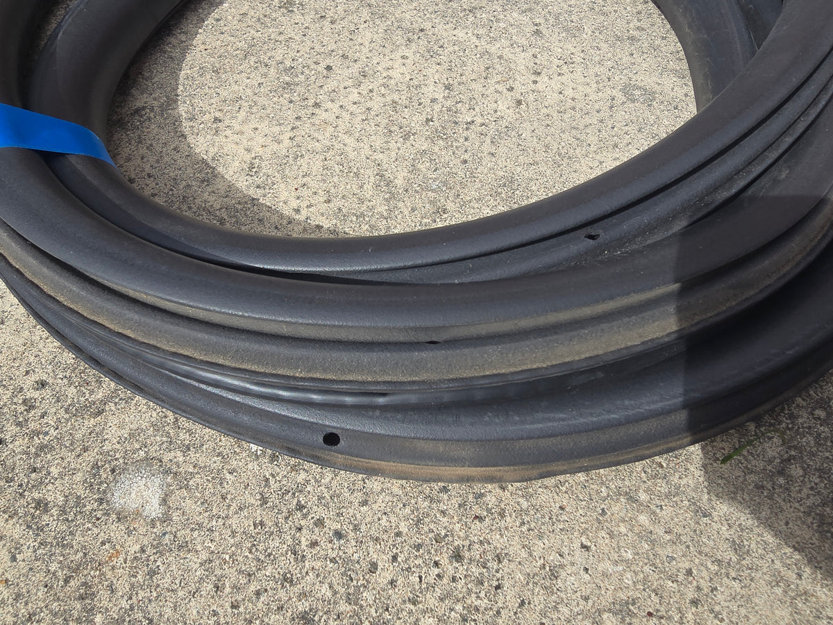 Ford Focus 98-04 Drivers Front Rubber Door Seal