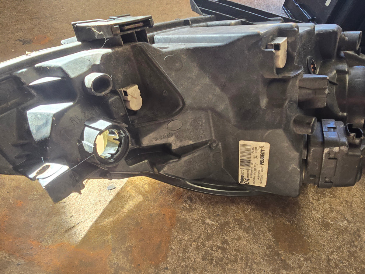 Peugeot 107 Passenger Headlight 2010