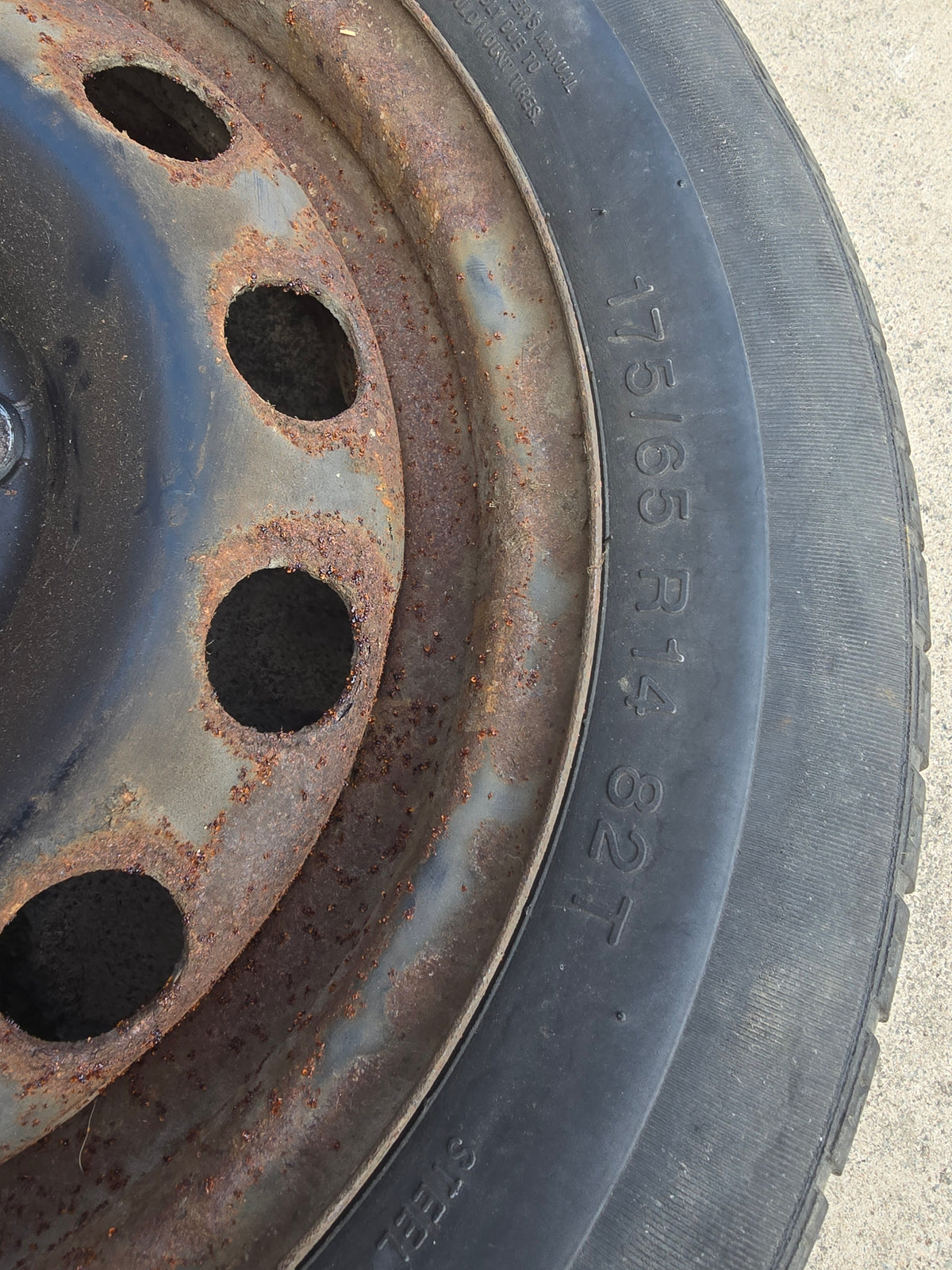 Ford Focus Mk1 Spare Wheel 175/64/14 & Wheel Clamp