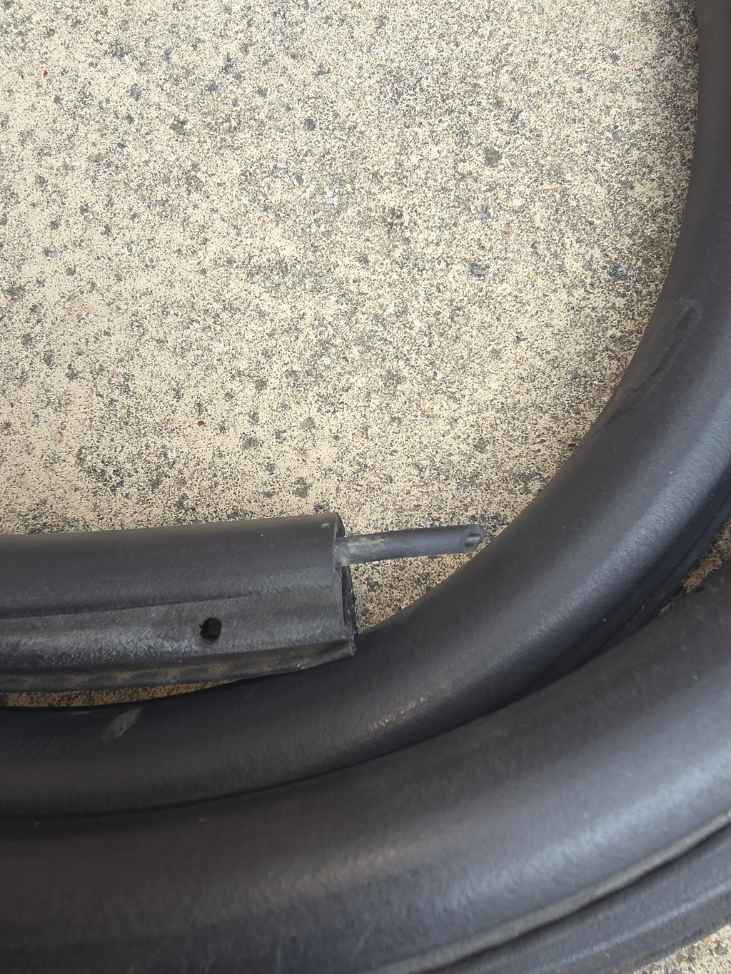 Ford Focus 98-04 Drivers Front Rubber Door Seal